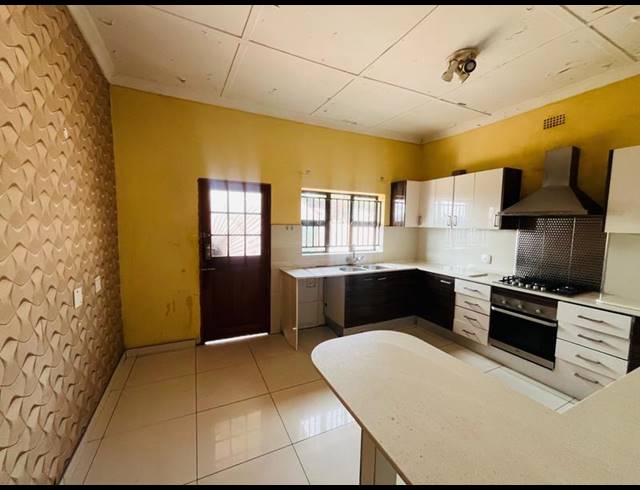 3 BEDROOM HOUSE FOR SALE IN KENSINGTON